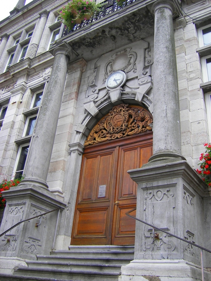 La porte de l'hôtel de ville - Bergues