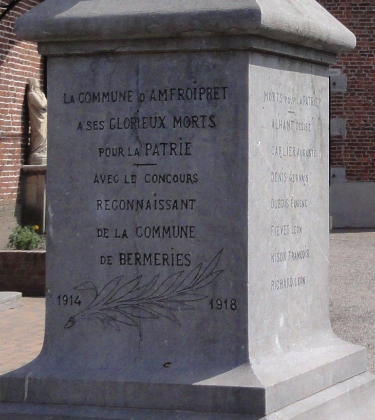 Bermeries (59570) détail du monument aux mort à Amfroipret, qui est aussi le monument aux morts de Bermeries