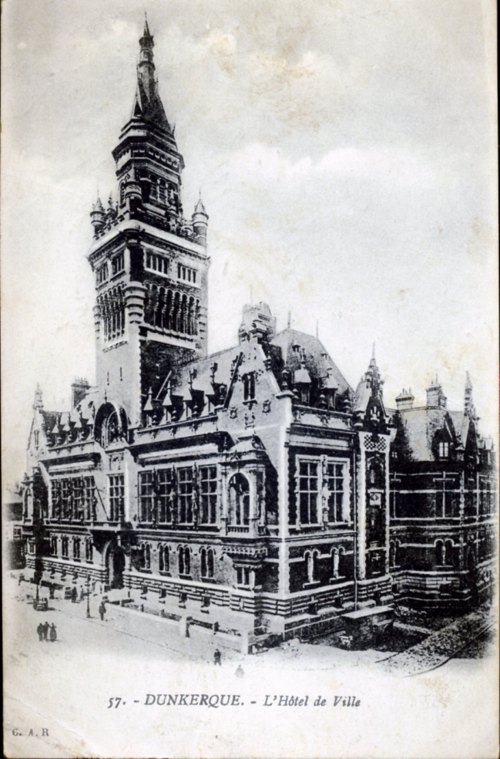 L'Hôtel de Ville, vers 1918 (carte postale ancienne). - Dunkerque