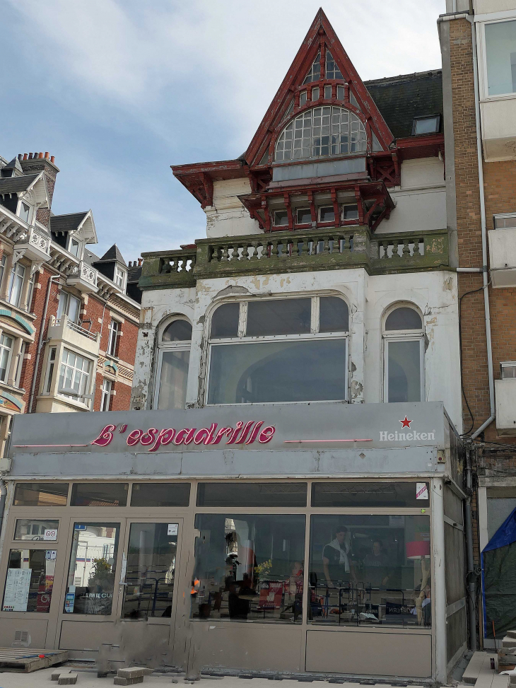 Malo les Bains : les villas derrière les restaurants de la Digue de Mer - Dunkerque