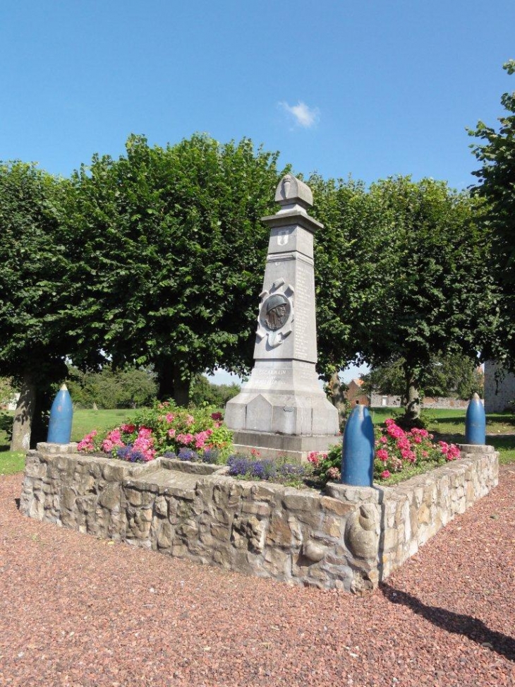Escarmain (59213) monument aux morts