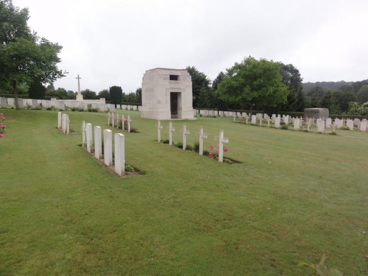 Glageon (59132) tombes de guerre de la Commonwealth War Graves Commission, extension du cimetière communal