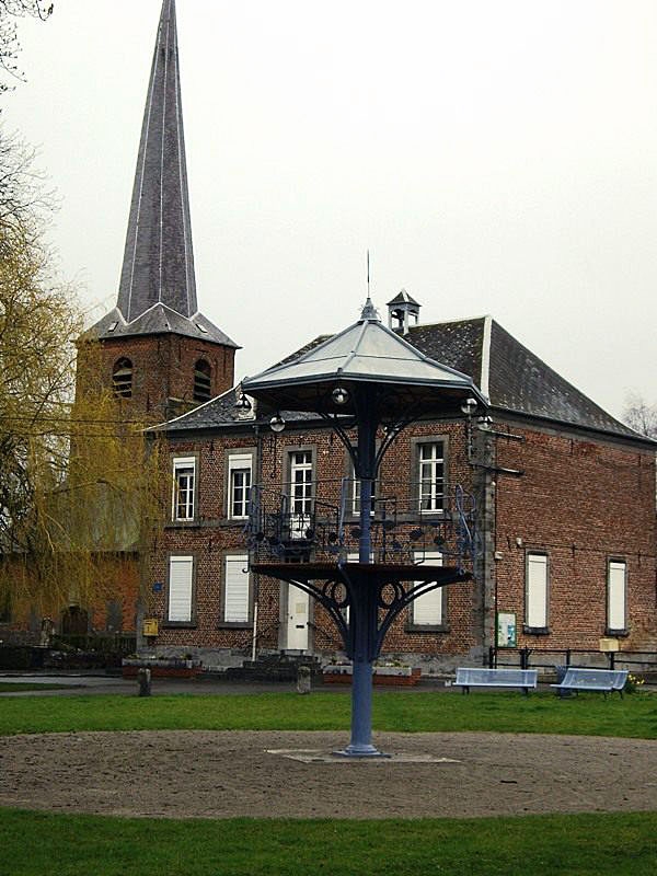L'église, la mairie et le kiosque à danser - Gommegnies