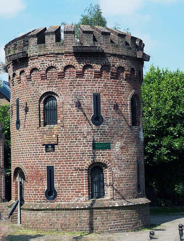 La tour cornière des anciens remparts - Lannoy