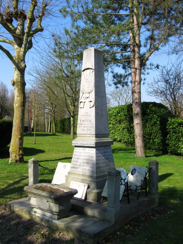 LE MONUMENT AUX MORTS - Louvil