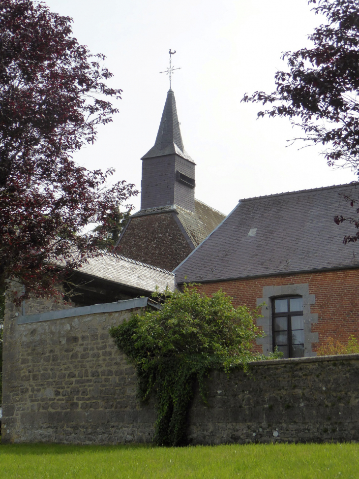 Le clocher vu de la cour du prieuré - Moustier-en-Fagne