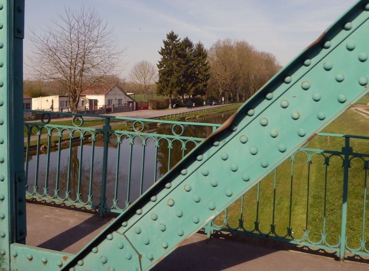 Le pont sur le canal de Saint Quentin - Noyelles-sur-Escaut