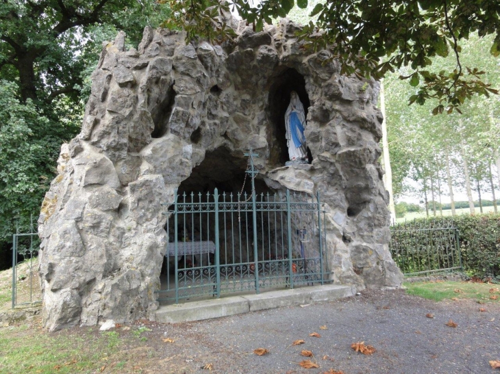Chapelles de Sains-du-Nord: grotte de Lourdes