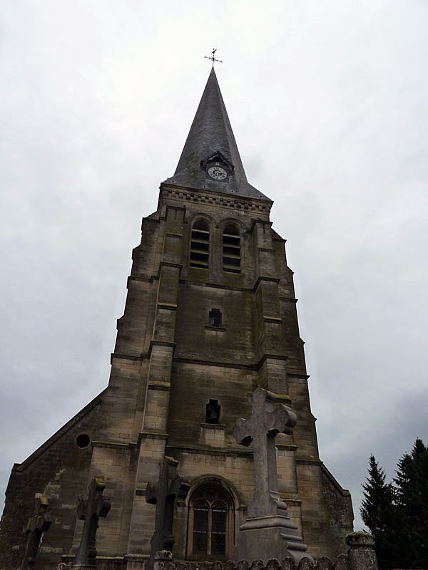 L'entrée de l'église - Saint-Aubert