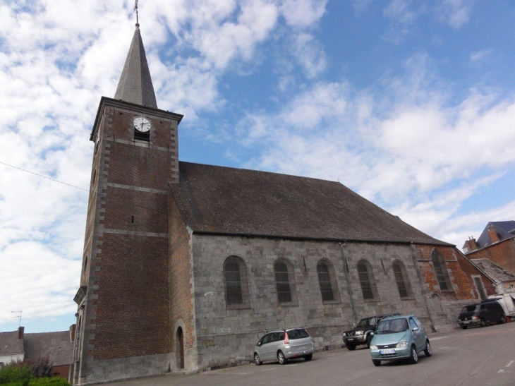 Trélon (59132) église, vue latérale