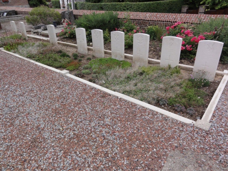 Vendegies-au-Bois (59218) cimetière communal, tombes de guerre 1914-1918