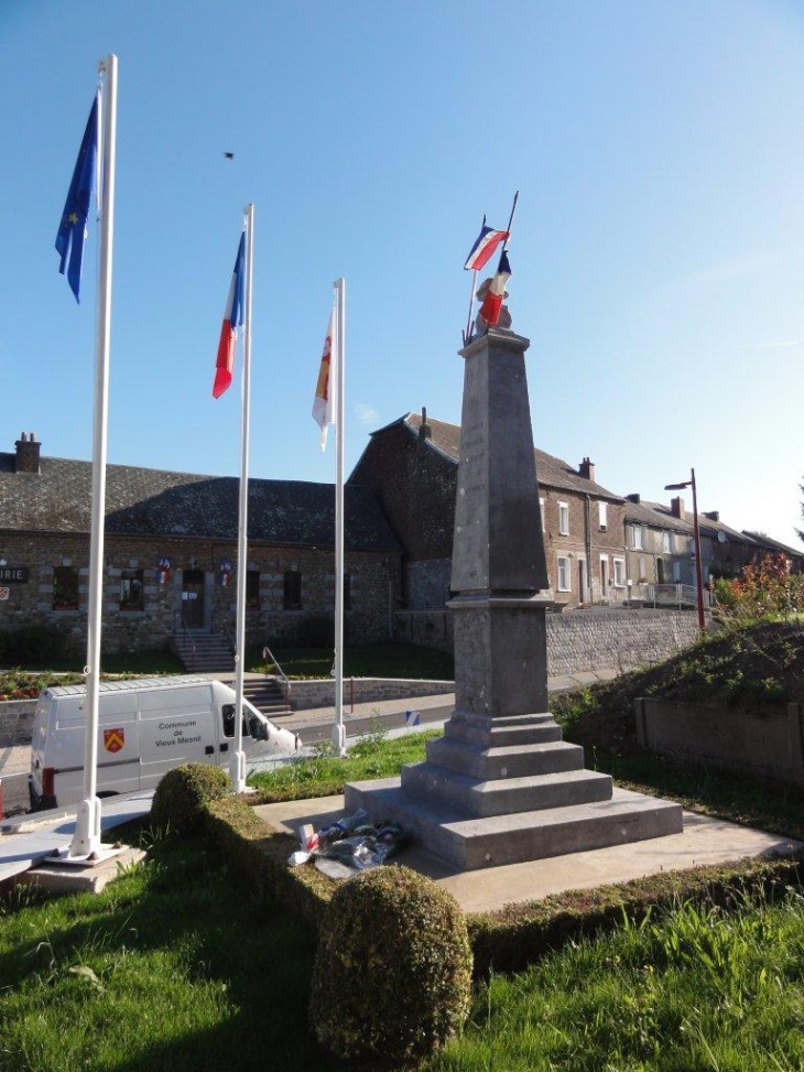 Vieux-Mesnil (59138)monument aux morts