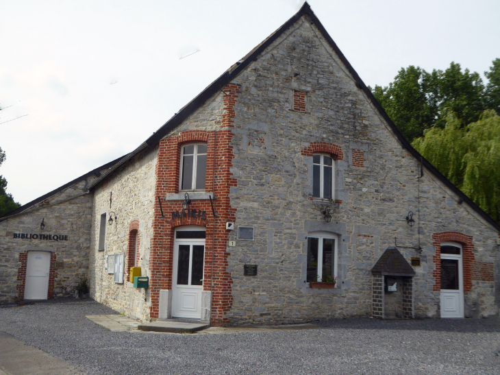 La mairie-bibliothèque en pierre bleue et briques - Wallers-Trélon