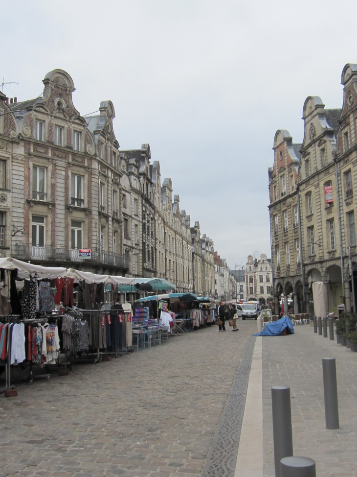 Centre ville, jour de marché  - Arras