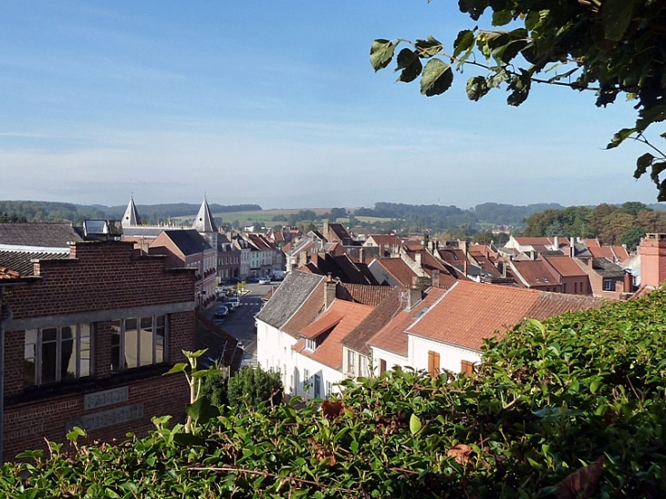 Les toits de la ville vus de la terrasse de l'église - Auxi-le-Château
