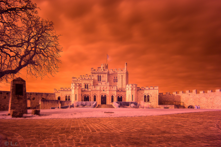 Photo infrarouge du chateau d'hardelot , prise et posté par Castaldi ludovic - Condette