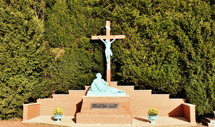 Monument-aux-Morts - Izel-lès-Équerchin