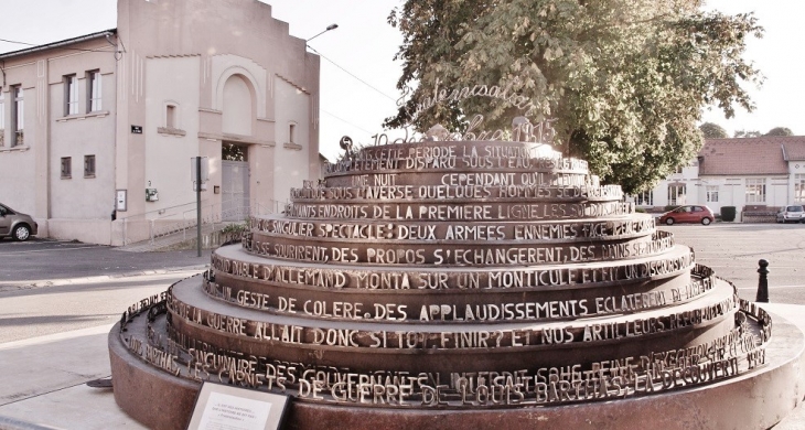 Monument de la Fraternisation - Neuville-Saint-Vaast