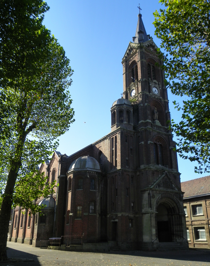 Eglise Ste Barbe reconscruite vers 1925 - Nœux-les-Mines