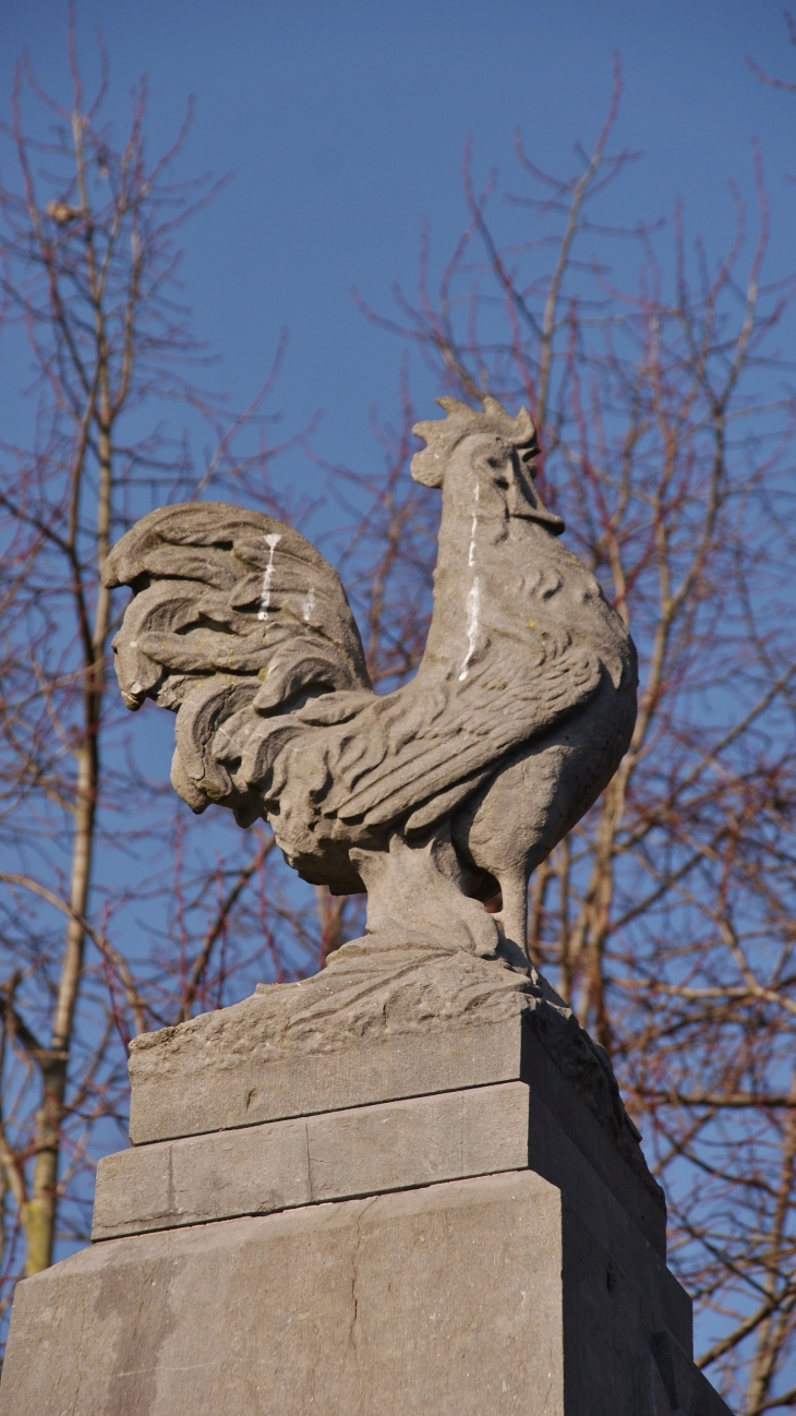 Monument aux Morts ( Détail ) - Noyelles-lès-Vermelles