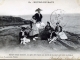 Photo suivante de Batz-sur-Mer Entre deux danses, un peu de repos au bord de la mer est tout indiqué. Vers 1905 (carte postale ancienne).