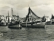 Bateaux de pêche à quai (carte postale de 1950)