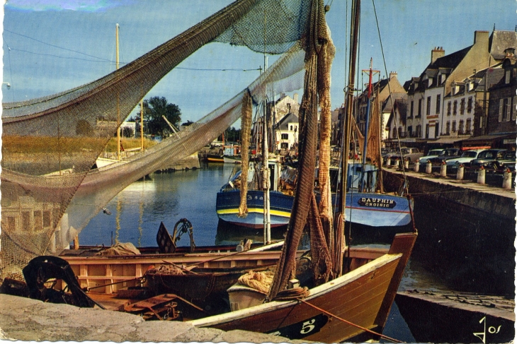 Bateaux de pêche devant le quai de la petite Chambre (carte postale de 1960) - Le Croisic