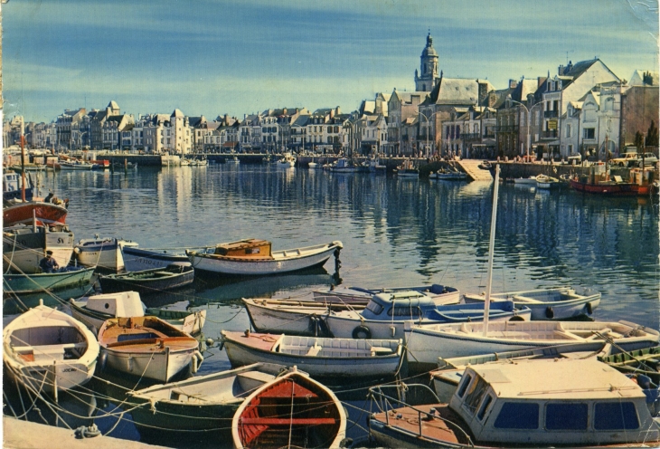 Le Port et l'Eglise (carte postale de 1973) - Le Croisic