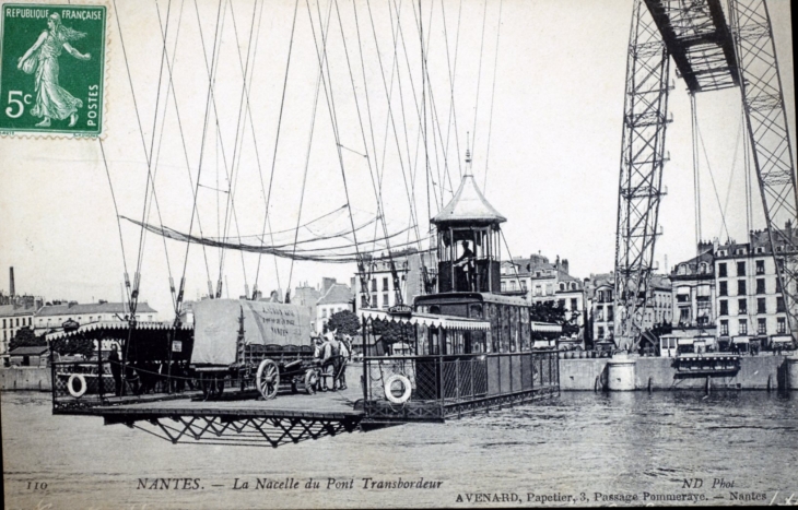 La Nacelle du pont transbordeur, vers 1908 (carte postale ancienne). - Nantes