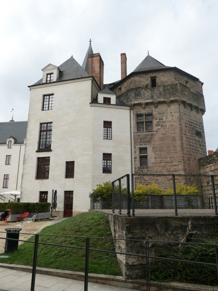 Château:  la Conciergerie et le Vieux Donjon - Nantes