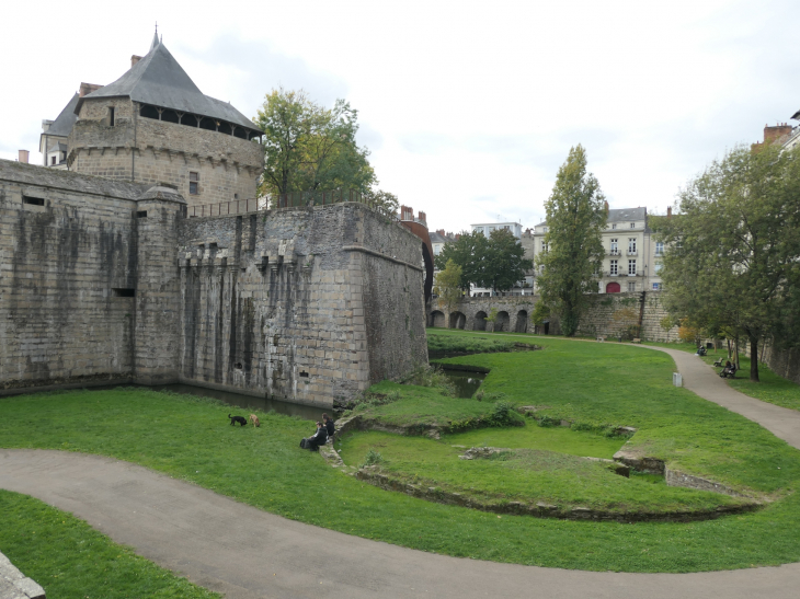 Château : le vieux donjon et le bastion Saint Pierre - Nantes