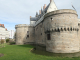 château : vue sur le Grand Logis au dessus de la courtine de Loire
