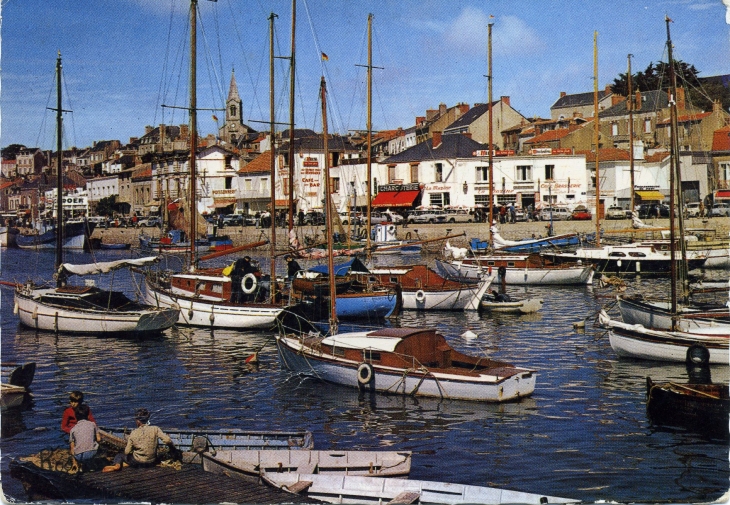 Le Port et le Quai devant l'église (carte postale de 1960) - Pornic