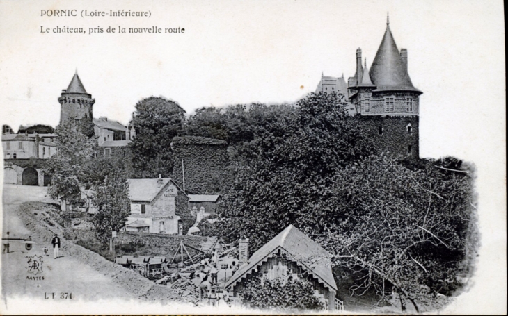 Le château, pris de la nouvelle route, vers 1905 (carte postale ancienne). - Pornic