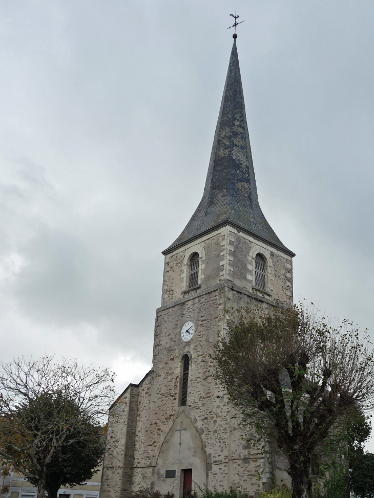 Le clocher islolé vestige de l'église romane - Saint-Étienne-de-Mer-Morte