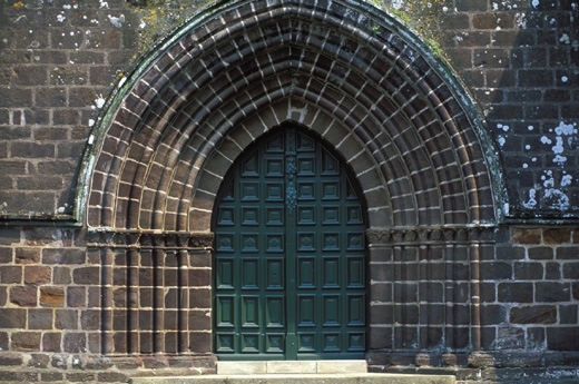 Porte principale de l'abbatiale - Saint-Gildas-des-Bois