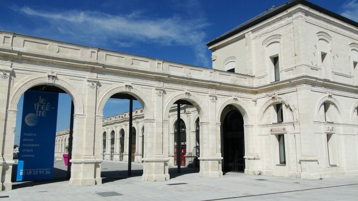 Ancienne gare devenue théâtre - Saint-Nazaire