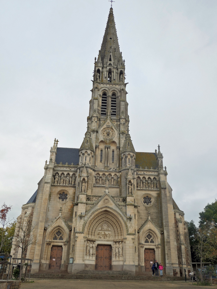 La façade de l'église - Sainte-Pazanne
