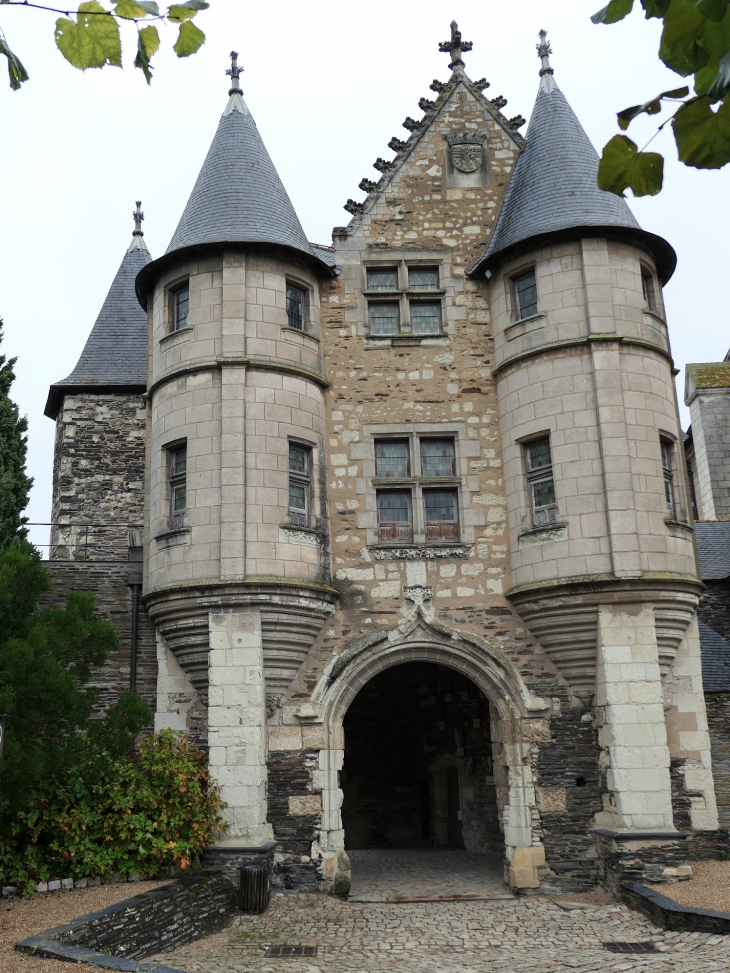 Le château : le châtelet - Angers