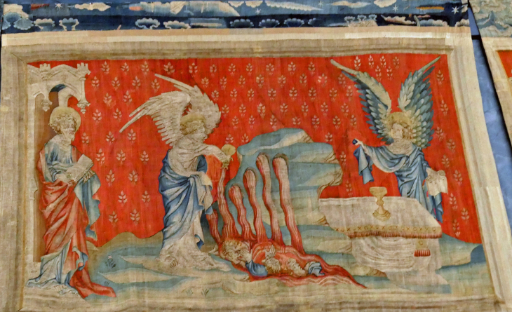 La tenture de l'Apocalypse : Les 7 coupes les 2ème et 3ème coupe versées sur les eaux - Angers