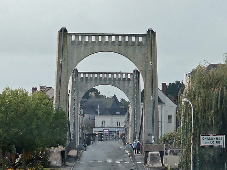 Arrivée par le pont sur la Loire - Chalonnes-sur-Loire