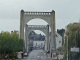 arrivée par le pont sur la Loire