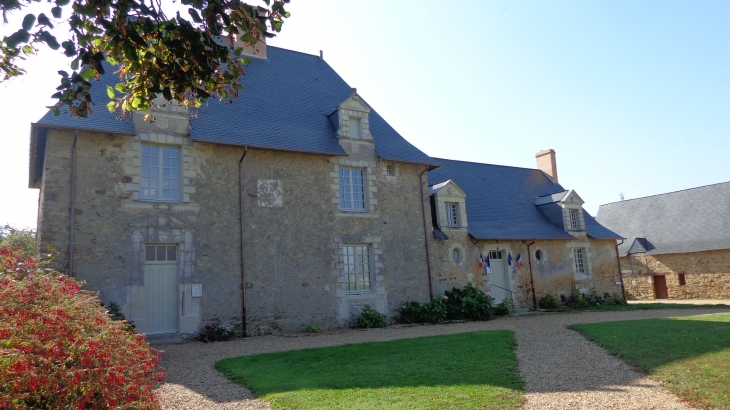 La mairie (ancien presbytère) - Champteussé-sur-Baconne