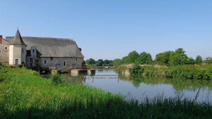 Moulin de la Motte, sur le Loir (XVè siècle) - Corzé