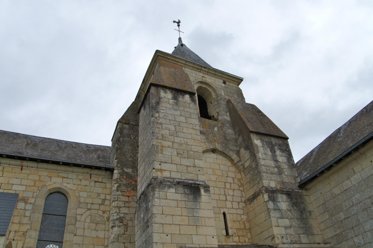Le clocher de l'église Saint-Pierre.. - Épieds