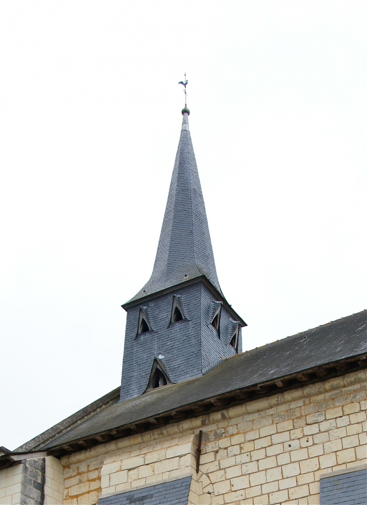 Le clocher de l'église Saint Michel. - Fontevraud-l'Abbaye