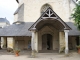 Photo suivante de Fontevraud-l'Abbaye Le porche de l'église Saint Michel.