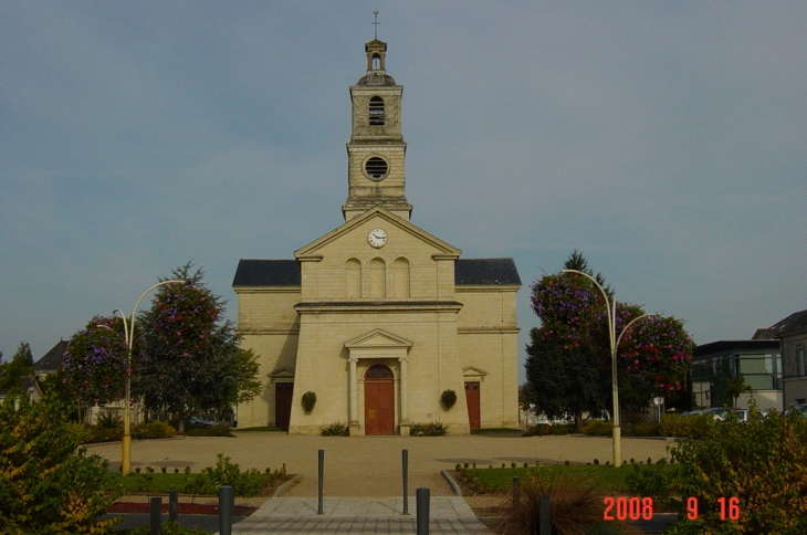 Eglise style néo-grec 1833 - La Ménitré