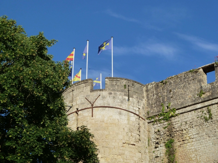 Tour de l'enceinte fortifiée de la ville du XVe siècle. - Montreuil-Bellay