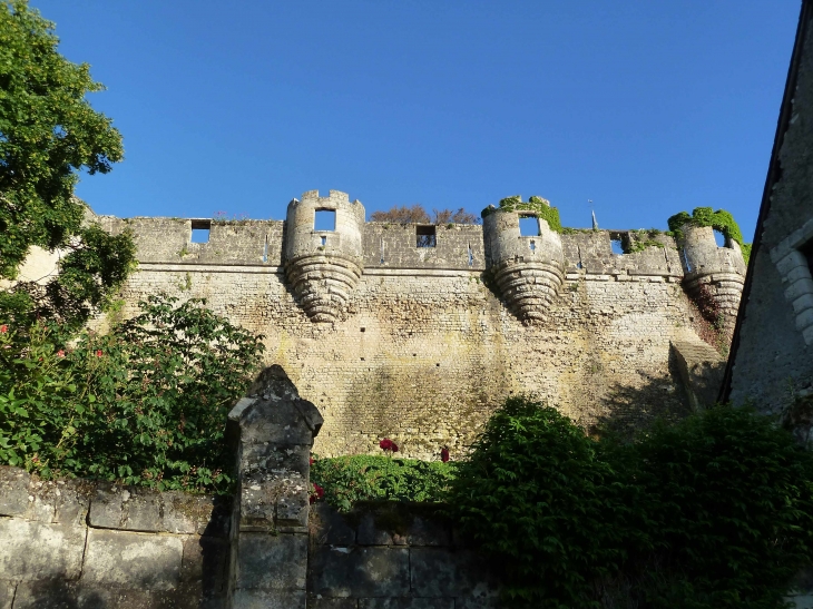 L'enceinte fortifiée de la ville du XVe siècle. - Montreuil-Bellay